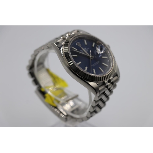 72 - Rolex Datejust watch 41mm case jubilee strap factory navy dial with box and papers 2017, good workin... 