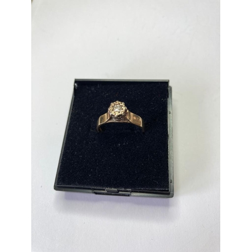 816 - 9ct gold ring having diamond to top in unusual cathedral mount setting. Hallmark for London 9ct gold... 