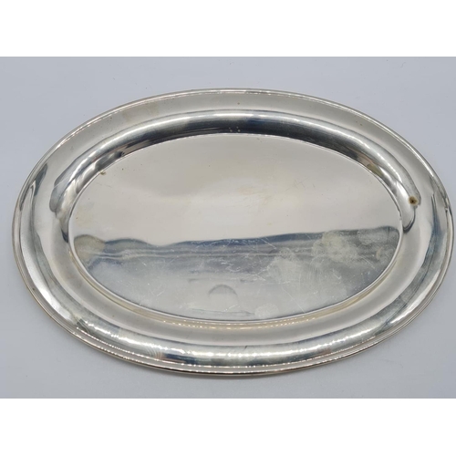 55 - Oval Silver Platter. Weight:135g. Length: 21cm. 
Width: 14.5cm