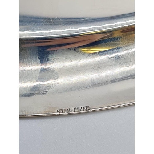 55 - Oval Silver Platter. Weight:135g. Length: 21cm. 
Width: 14.5cm