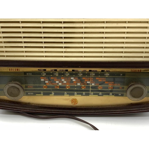 196 - A Pye 1950/60 Bakelite Radio in working order