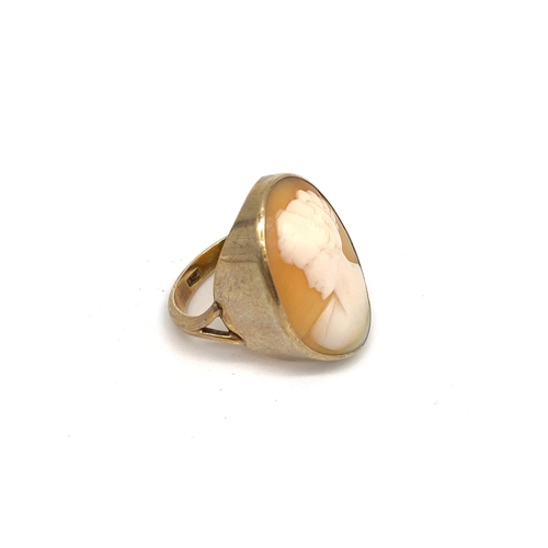 295 - Victorian 9ct Gold Cameo Ring 6.4g Size O