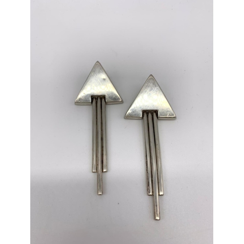 337 - 1 Pair of Silver Triangle Drop Earrings 24g. Length:8cm