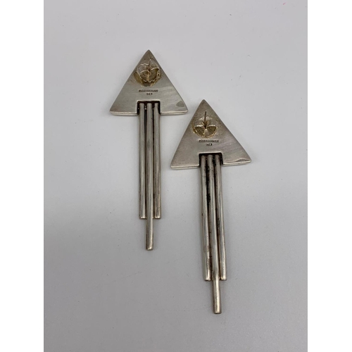 337 - 1 Pair of Silver Triangle Drop Earrings 24g. Length:8cm