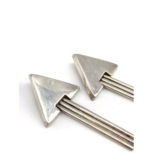 337 - 1 Pair of Silver Triangle Drop Earrings 24g. Length:8cm