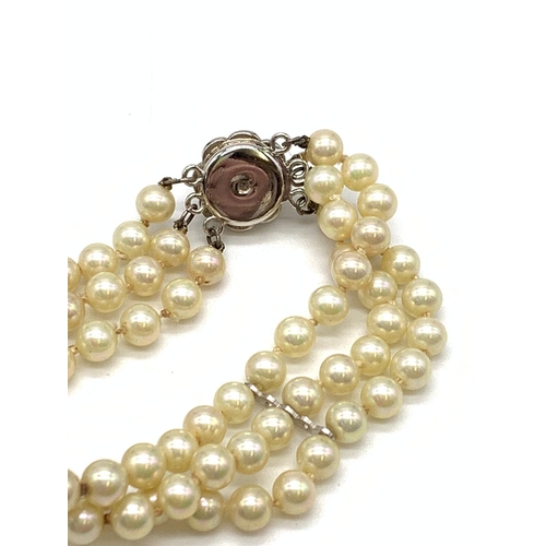 340 - 3 Strings Pearl Bracelet with Ornate Catch 16cm