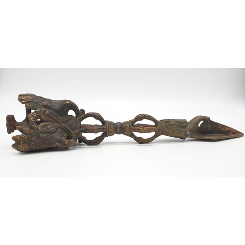 9 - Ceremonial bronze dagger with the 3 elephant handle, Chinese 19th century 30cm long and weight 0.90k... 