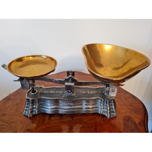 188 - Set of traditional scales with brass bowls.
W30 H18