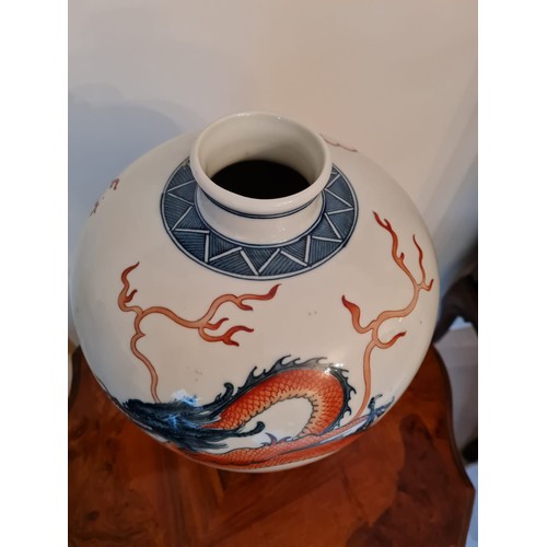 253 - Large Chinese Vase dragon decorated. 
H40 w25