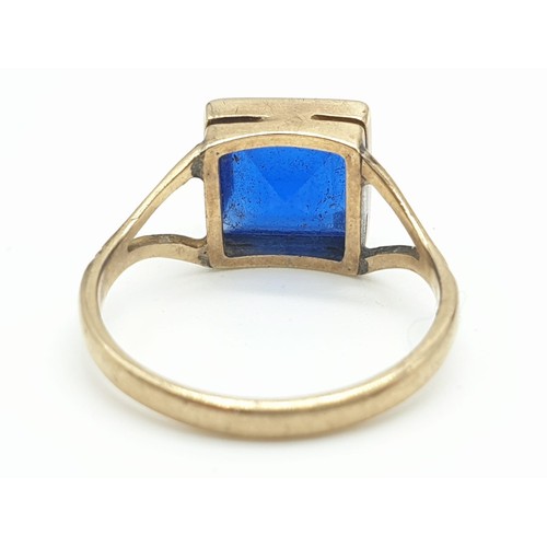 273 - 9ct gold vintage ring with square blue stone, weight 2.7g and size O