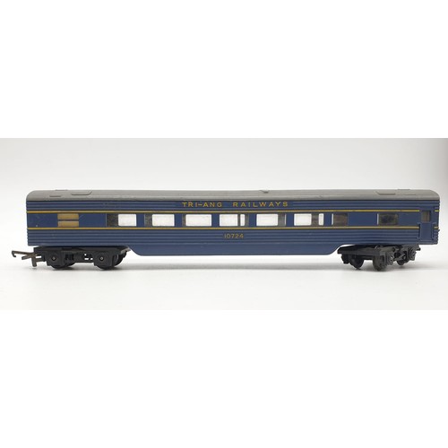 484 - 2 Triang Railway Carriages for OO Gauge