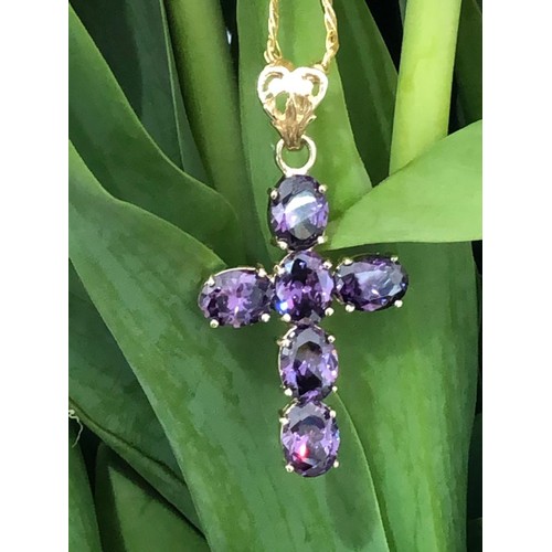 470 - 9k yellow gold cross with calibrated amethysts of exceptional quality ( 6 stones, oval cuts, each st... 