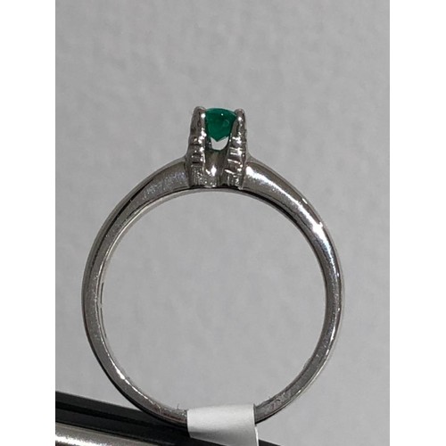 481 - Platinum ring with emerald oval cut 0.19cts; 4.7g; size M;