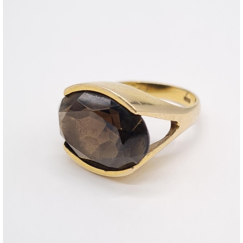 289 - 9ct Gold smokey quartz dress ring 8.3g size P