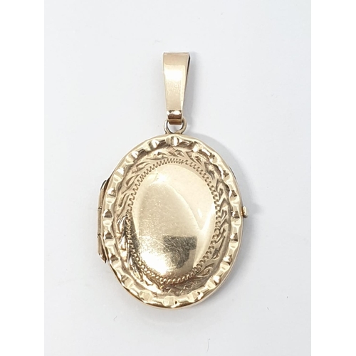 234 - Vintage 9ct gold locket pendant, weight 2.12g and 2x 1.5cm size pendant