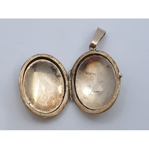 234 - Vintage 9ct gold locket pendant, weight 2.12g and 2x 1.5cm size pendant