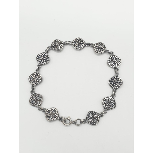 318 - Vintage silver bracelet, weight 8.84g and 18cm long approx.