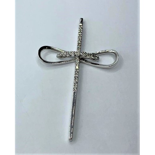 604 - 18CT WHITE GOLD DIAMOND SET CROSS, WEIGHT 5.2G