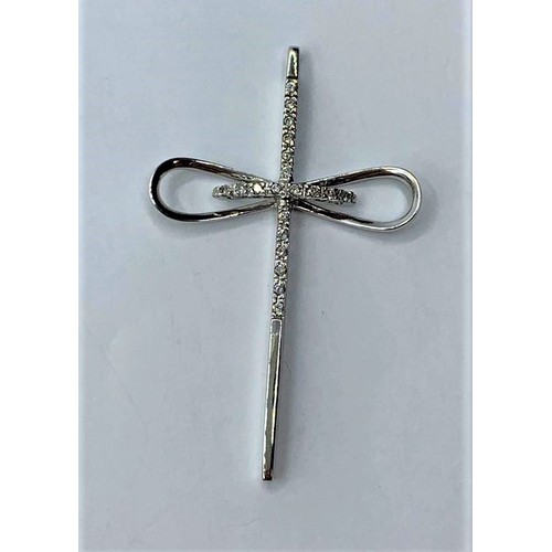 604 - 18CT WHITE GOLD DIAMOND SET CROSS, WEIGHT 5.2G