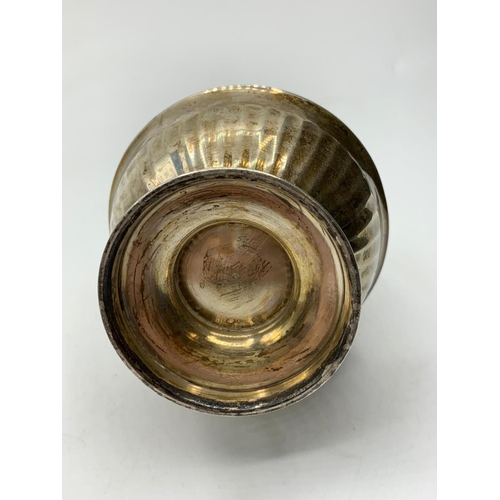 610 - SILVER SUGAR SHAKER 1926 SHEFFIELD MARK