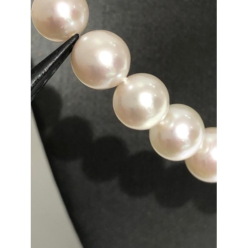 637 - freshwater pearl necklace single row with beautifully matched pearls; each pearl around 7.5mm; 14k g... 