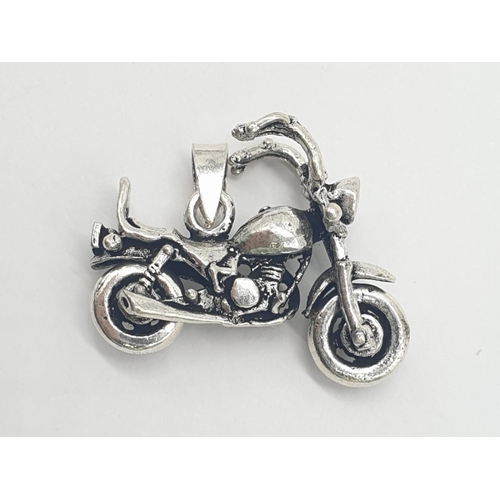 310 - 4x assorted silver pendants/charms of toy poodle, lizard and vehicles, weight 27.19g (4)