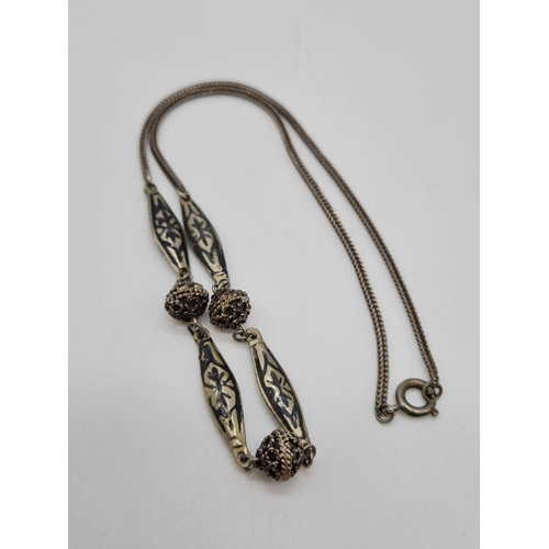 402 - Vintage silver necklace 40cm long and 11.69g weight approx