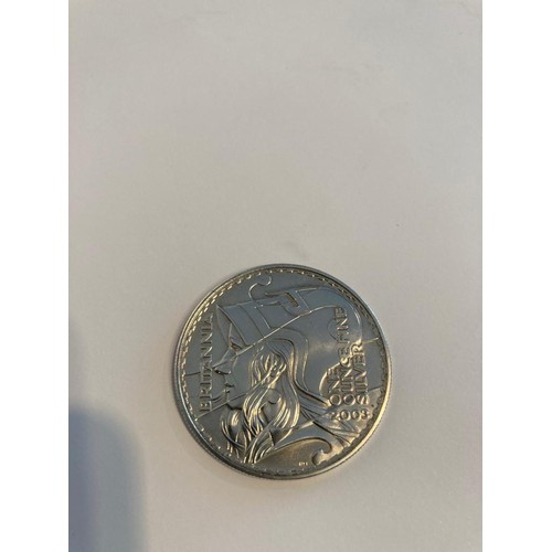 659 - Silver Brittania £2 coin minted in 2003, one ounce of fine silver 4cm diameter, excellent condition