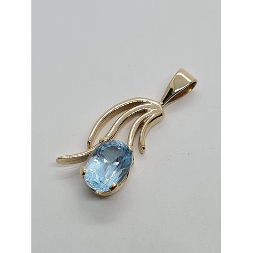 528 - 9CT YELLOW GOLD AQUAMARINE SET PENDANT