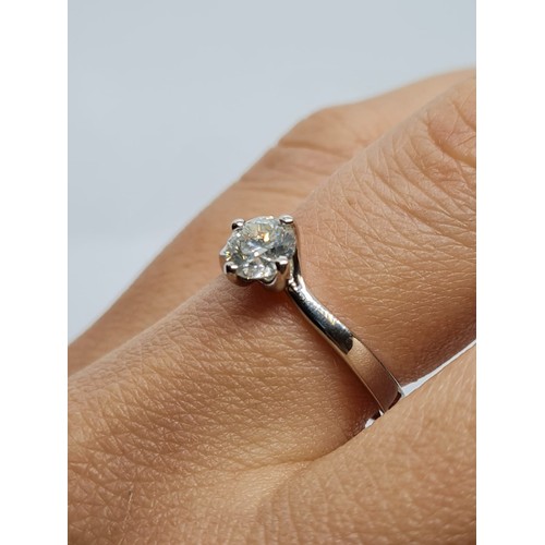 7 - PLATINUM DIAMOND SOLITAIRE RING (Approx 0.73CT, CLARITY SI1, COLOUR H), WEIGHT 4.1G AND Size O 1/2