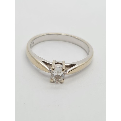 87 - 18ct White Gold Ring with a 0.25ct oval shaped diamonds 3.6g size 0