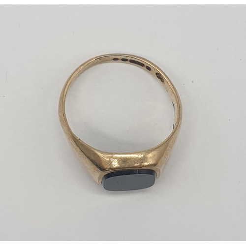 510 - 9ct gold Mars signet ring with black face, weight 29g and size L