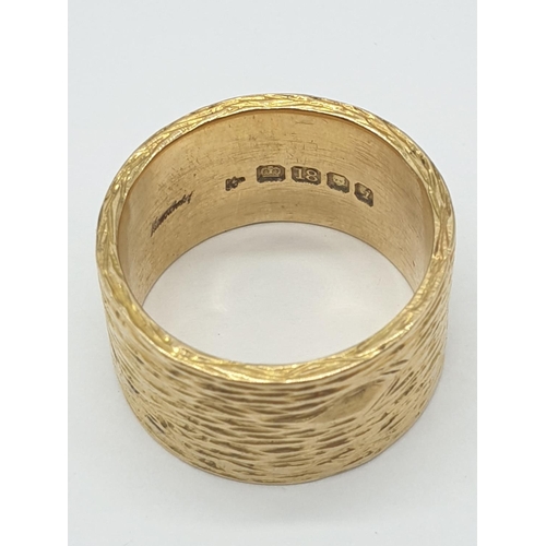 513 - 18ct gold wide band ring with grained pattern, weight 14.4g and size O