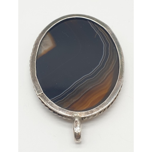 467 - Vintage large oval silver and agate pendant having a silver rope border with streaky brown agate to ... 