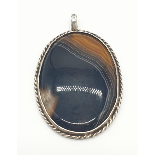 467 - Vintage large oval silver and agate pendant having a silver rope border with streaky brown agate to ... 