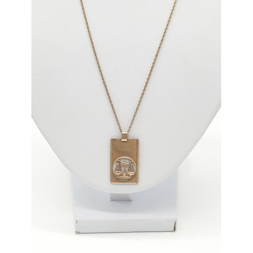 539 - 9ct gold rectangular scaled pendant on a 9ct gold 50cm chain, weight 3.5g