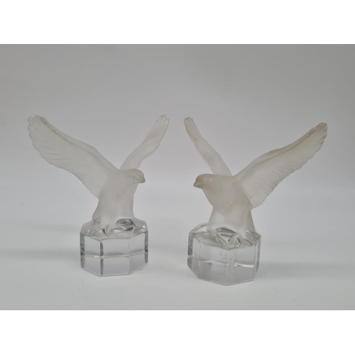 461 - Pair Goebel glass birds weight 331gm each, 11cm tall.