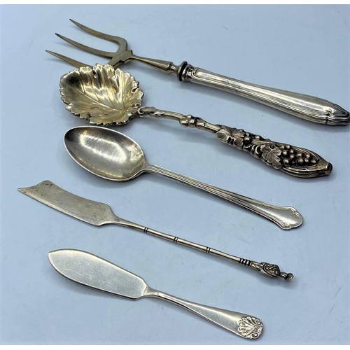 832 - 5 pieces of silver cutlery, weight 101g