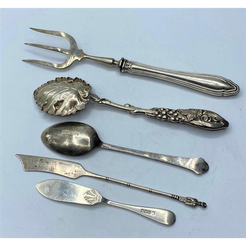 832 - 5 pieces of silver cutlery, weight 101g