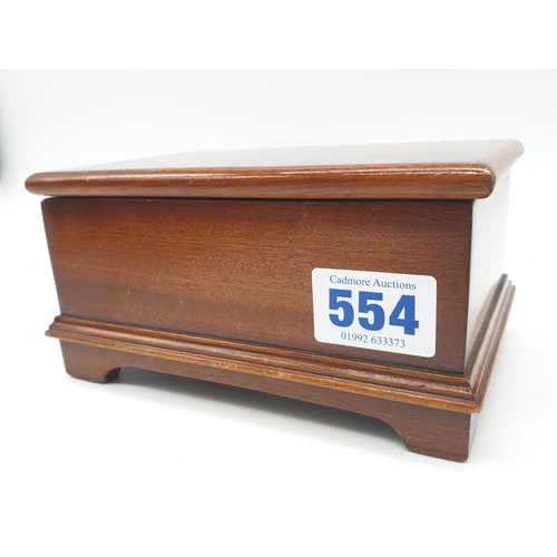 554 - A walnut jewellery/trinket box with handed lid, 17.5 x 12cm approx