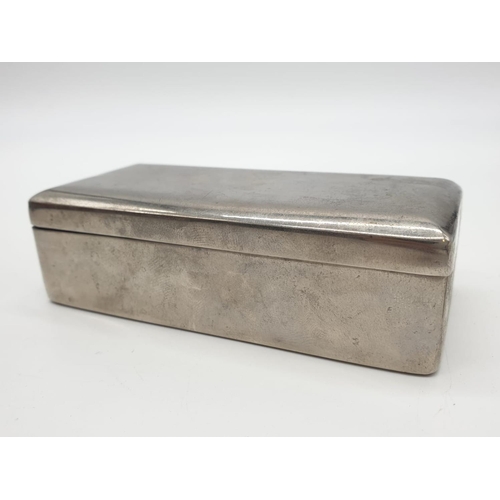 557 - 1920S VELVET LINED RAZOR CASE, 11X5CM