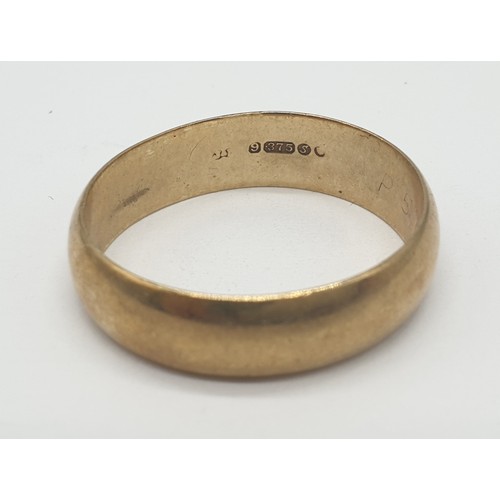 511 - 9ct gold band ring, weight 5.7g and size W