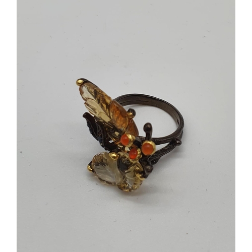 175 - A unique Edwardian silver (unmarked) ring with carved semiprecious and precious stones (citrine, fir... 