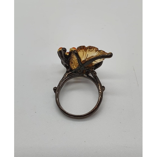 175 - A unique Edwardian silver (unmarked) ring with carved semiprecious and precious stones (citrine, fir... 