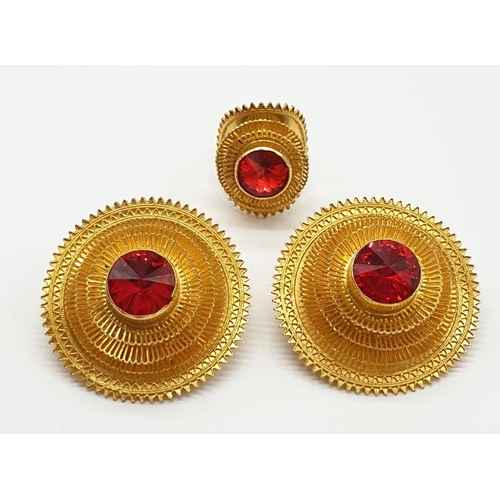 192 - 21ct yellow gold jewellery set with red stones to include a large pair of earrings (4cm diameter app... 