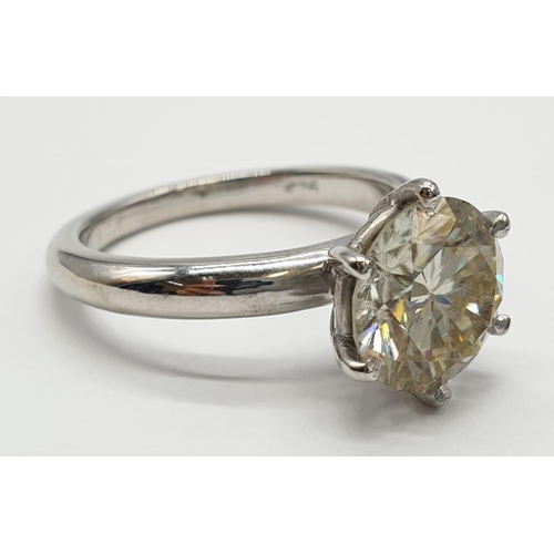 123 - 3.5ct White Moissanite diamond ring. Weight 5.44g, Size S.