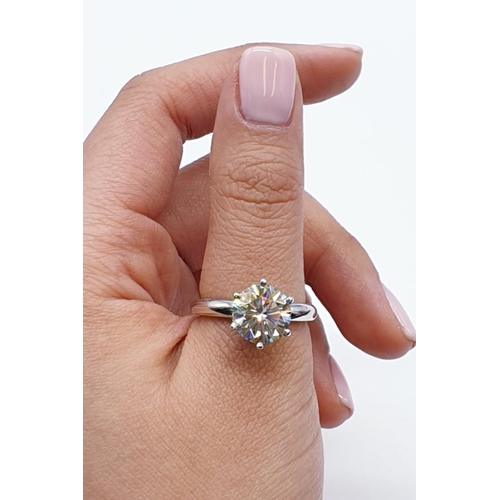 123 - 3.5ct White Moissanite diamond ring. Weight 5.44g, Size S.