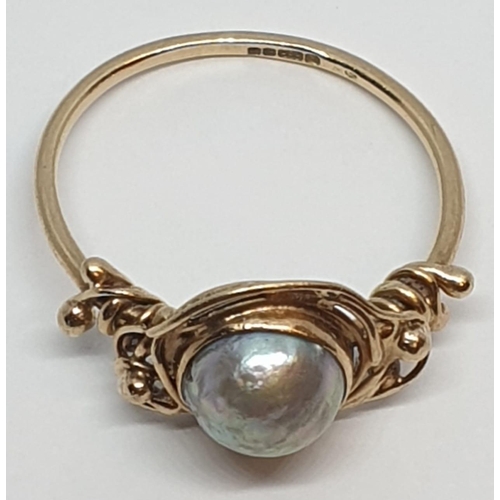 176 - 9ct Yellow gold cultured pearl set ring. Weight 2g, Size L.