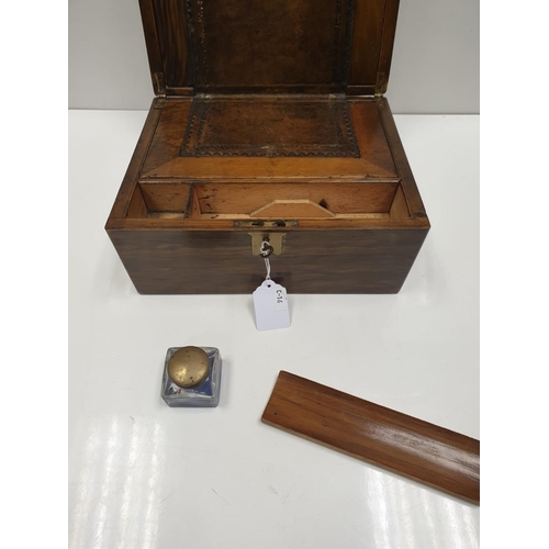 71 - WW1 Canadian Army Officers Lockable Campaign Writing Box. (with original key) Maybe used in a trench... 