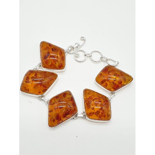 70 - An Art Deco amber style necklace and bracelet set in a presentation box. Necklace length: 52cm. brac... 